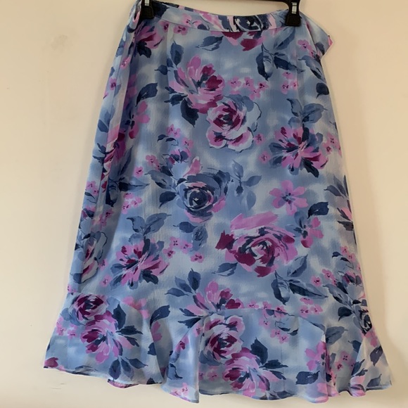 Skirt and top - Picture 5 of 9